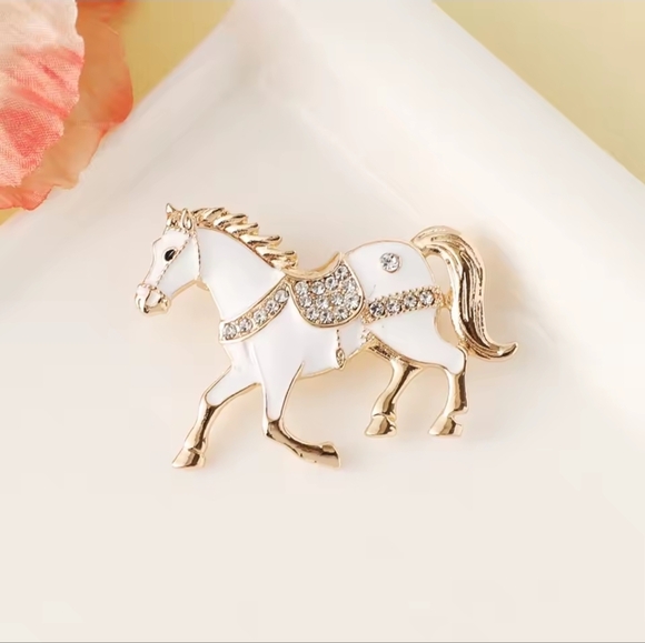 White and Gold Horse Brooch - Picture 3 of 5